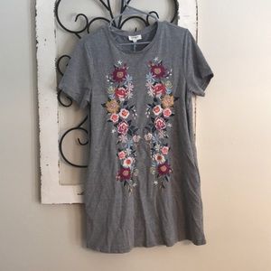 Emboirdered grey dress with pockets